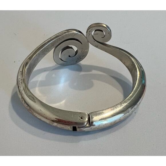 Brighton Silver Tone and Clear Rhinestone Bangle Hinge Bracelet! Retired - Picture 4 of 6